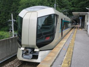 野岩鉄道 会津鬼怒川線 特急リバティ会津 前面 川治湯元駅にて