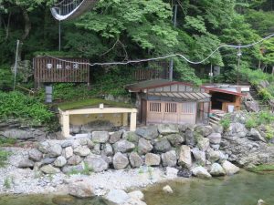 川治温泉 薬師の湯 混浴露天風呂 対岸から丸見えだったりします