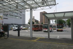 JR両毛線 前橋駅 北口駅前ロータリー レトロバスが停まっていました