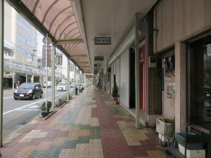 群馬県前橋市の繁華街 アーケード通り やはりここも閉まっているお店が多いです