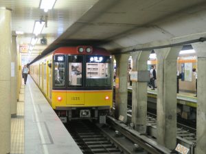 東京メトロ銀座線 1000系 前面 表参道駅にて
