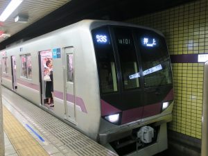 東京メトロ半蔵門線 08系 前面 青山一丁目駅にて