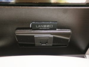 アパホテル大阪肥後橋駅前 シングルルーム デスク左側についている有線LANコネクタ