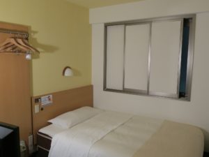 スーパーホテル 梅田・肥後橋 シングルルーム 入り口から室内を撮影