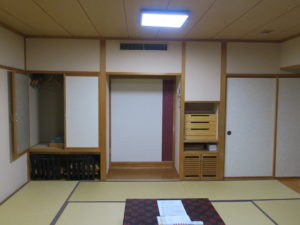 浅虫温泉 ホテル南部屋・海扇閣 和室 窓側から入り口方向を撮影