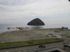 浅虫温泉 ホテル南部屋・海扇閣 シングルルームを除いて、窓から海と湯の島が見えます