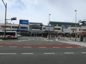JR篠ノ井線 松本駅 お城口(東口) 駅ビルとバスターミナル、タクシー乗り場があります