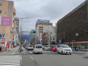 松本 あがたの森通り 国府町交差点 松本城へはここを左折します