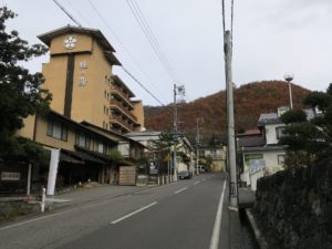松本 浅間温泉 湯の街通り 大きな温泉旅館があります