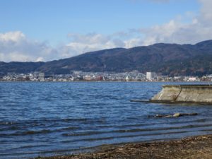 諏訪湖 上諏訪温泉間欠泉センターの周辺で撮影