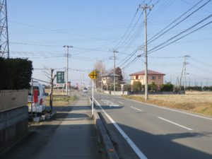 最初の十字路 杉戸天然温泉 雅楽の湯へはここを左折します