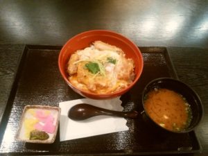ロースかつ丼 熱海・湯河原温泉 横浜みなとみらい 万葉倶楽部にて