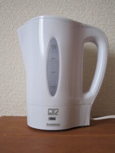 ワールドポット トラベル仕様の電気ポット 横から