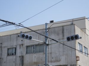石巻マンガロードの信号機 ちょっと変わった形をしています