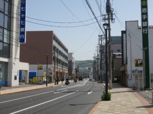 石巻マンガロード 左側のマンションみたいな建物は、震災後に建て替えられたものでしょうか