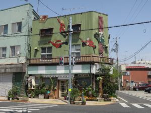 営業しているかどうかは不明ですが、なかなかイケてる美容室を発見