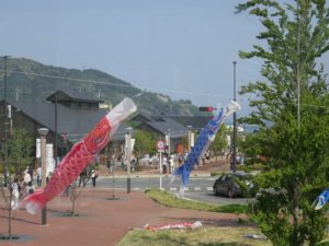 女川温泉ゆぽっぽ 休憩室から海の方向を見る