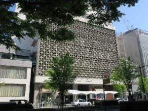 藤崎百貨店 サンモール一番町とマープルロードおおまちの交差点にあります