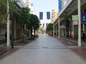 一番町四丁目商店街 アーケードがないのと飲食店が多いのが特徴です