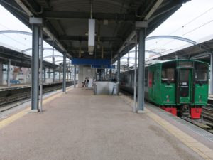 JR佐世保線 佐世保駅 3番線・4番線 主に佐賀・鳥栖・博多方面に行く特急みどりが発着します