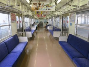 JR筑肥線 103系 車内 典型的な国鉄時代の電車です
