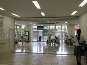 唐津バスセンター バス待合室 唐津市役所の真横にあります