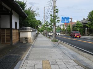 唐津市街 この道を進むと、唐津城のふもとに着きます