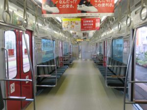 JR筑肥線 303系 車内 シートが特徴的です