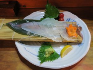 呼子イカの活け造り 福岡 天神 晴れたり曇ったりにて