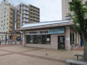 佐世保市営バスセンター この建物が待合室になっています