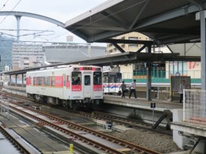 松浦鉄道 MR600型 側面 佐世保駅にて