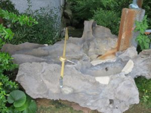 伊萬里神社 御神水 なんと空でした