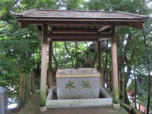 伊萬里神社 手水舎 ただし、蓋が閉まっていました