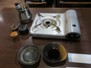 もつ鍋五郎 もつ鍋しゃぶ味 だしで炊いたもつをポン酢または柚子胡椒でいただきます