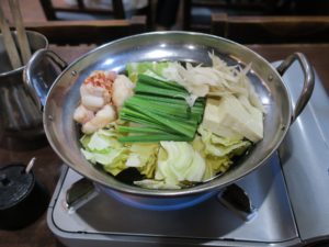 もつ鍋五郎 もつ鍋しゃぶ味 キャベツ にら 豆腐 ごぼうが入っています