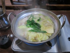 もつ鍋五郎 もつ鍋しゃぶ味 煮えてくると上に乗っかっていた具が沈む仕組みです