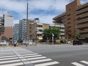 福岡 天神 福祉センター交差点 天然温泉 天神 ゆの華へはここを左折します