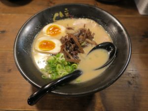 煮卵入りラーメン キャナルシティ博多 ラーメンスタジアムにて
