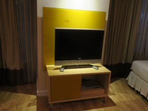 Urbana Langsuam Bankok, Thailand Studio King Bed アルバナ ランスアン バンコク タイランド スタジオ キングベッド1台 テレビ