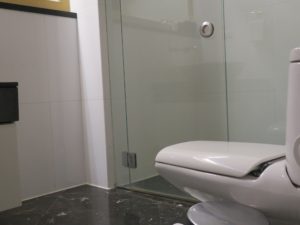 Urbana Langsuam Bankok, Thailand Studio King Bed アルバナ ランスアン バンコク タイランド スタジオ キングベッド1台 バスルーム