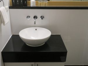 Urbana Langsuam Bankok, Thailand Studio King Bed アルバナ ランスアン バンコク タイランド スタジオ キングベッド1台 洗面台