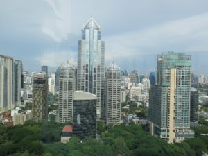 Urbana Langsuam Bankok, Thailand Studio King Bed アルバナ ランスアン バンコク タイランド プールから見える景色