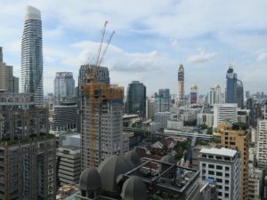 Urbana Langsuam Bankok, Thailand Studio King Bed アルバナ ランスアン バンコク タイランド プールから見える景色