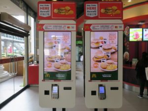 バンコクのマクドナルド 自動オーダーシステム