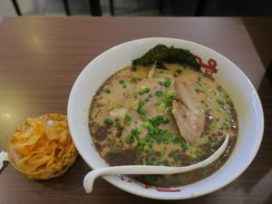 とんこつチャーシュー麺 黒麻油 バンコクのなんつっ亭にて
