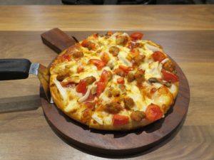イタリアンソーセージのピザ バンコクのThe PIZZA Companyにて