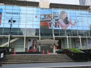 バンコク最大のショッピングモール Central World ショッピングモール側