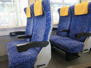 JR羽越本線 E653系 特急いなほ シート側面 新潟駅にて