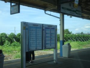 特急いなほの車窓 羽越本線 坂町駅 米坂線はお乗り換えです