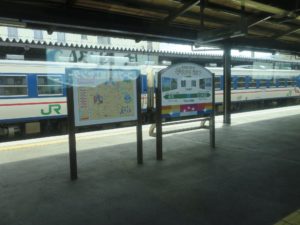 特急いなほの車窓 羽越本線 鶴岡駅 庄内地方を代表する駅です